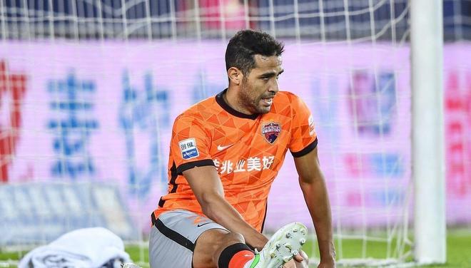 加时末段亚冠传出新动向；比利亚雷亚尔队长鼓劲；管理层表态——悬念犹存；临场指挥获称赞